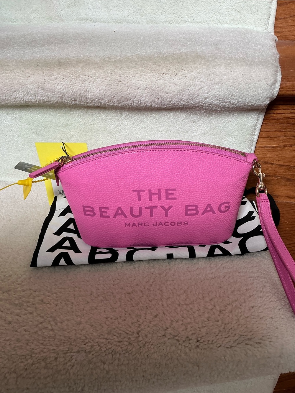 NWT MARC JACOBS THE BEAUTY BAG IN BOW PINK LEATHER